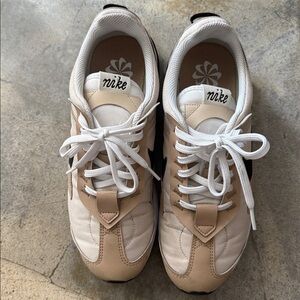 Nike Air Max Pre-Day Beige Women’s Size 8 Pre-owned